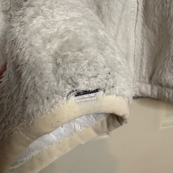 The North Face White Osito Fuzzy Jacket Breast Cancer Awareness Edition Medium - Picture 6 of 8